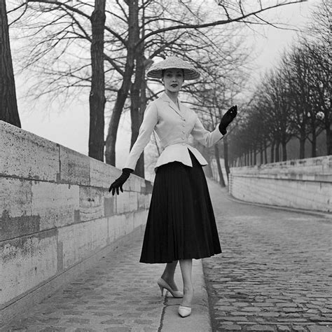 collection de ling new look de christian dior en 1947|Christian Dior nouveau look.